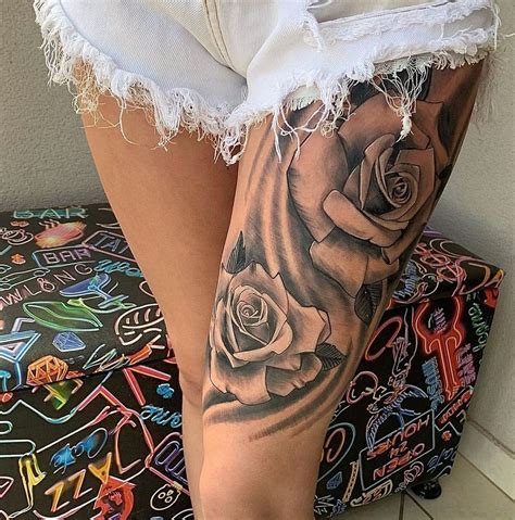 tatuagem feminina de flor na coxa|Tatuagens nas coxas femininas